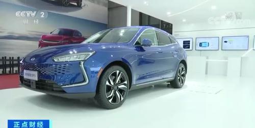 華為真的賣車了?!上新首日,記者實地探訪→